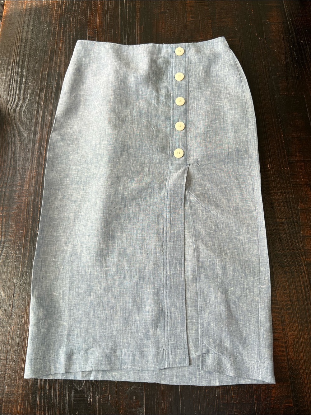 LOFT size 8P CHAMBRAY BUTTON DETAIL 100% LINEN SLIT FRONT STRAIGHT SKIRT